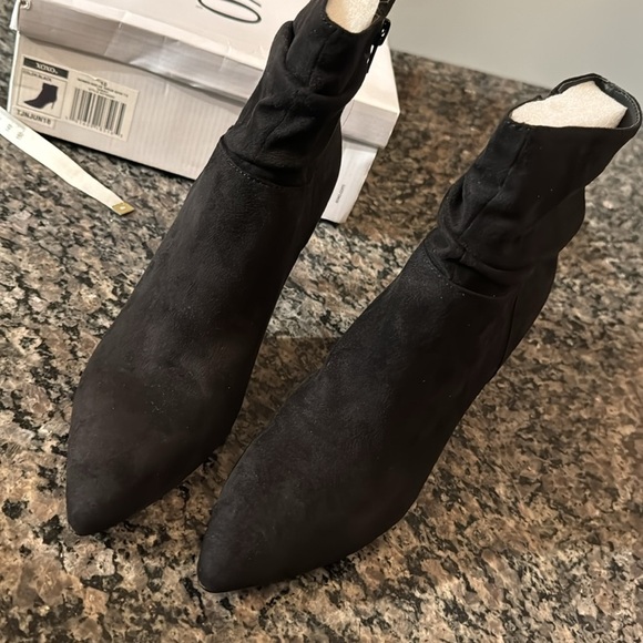 XOXO black booties NIB 10 - Picture 8 of 11